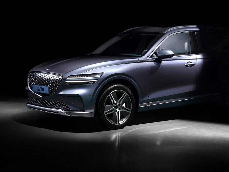 Grauer SUV in Dreiviertelansicht