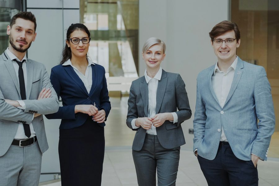 Besprechung im Sitzungszimmer von Kessler und Partner