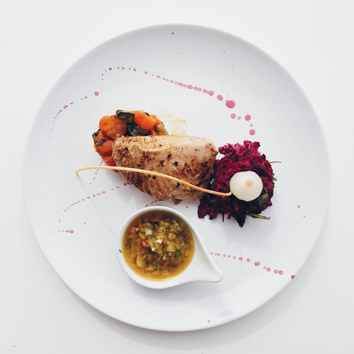 Fleischgericht mit Randen und Sauce