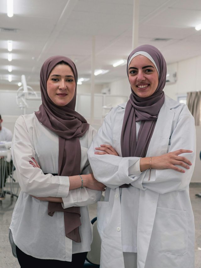 Portrait der beiden Dentalhygienikerinnen der Praxis